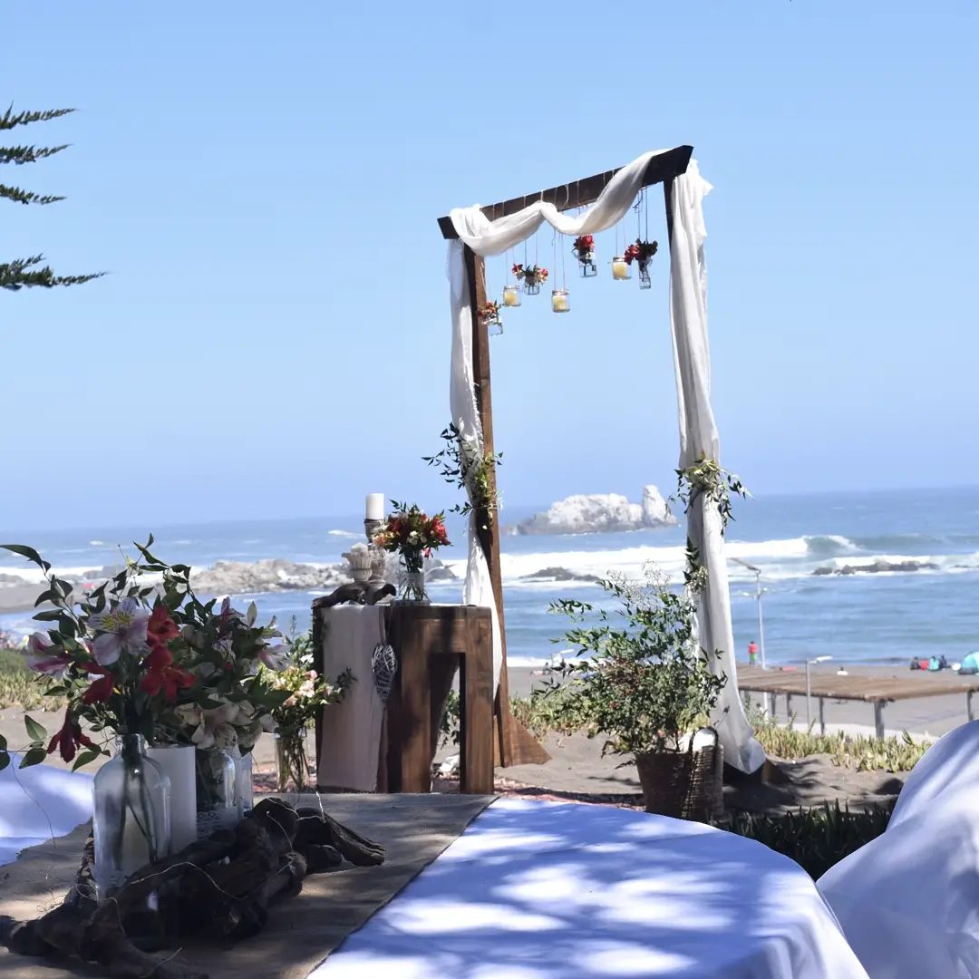Matrimonios frente al mar